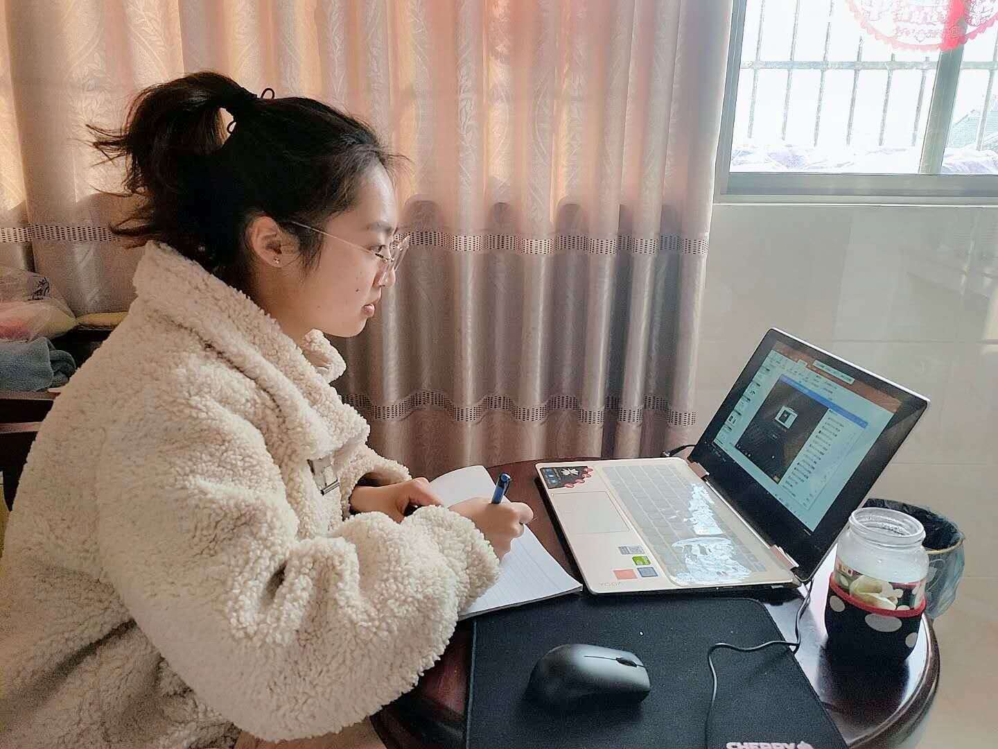 员工2.jpg