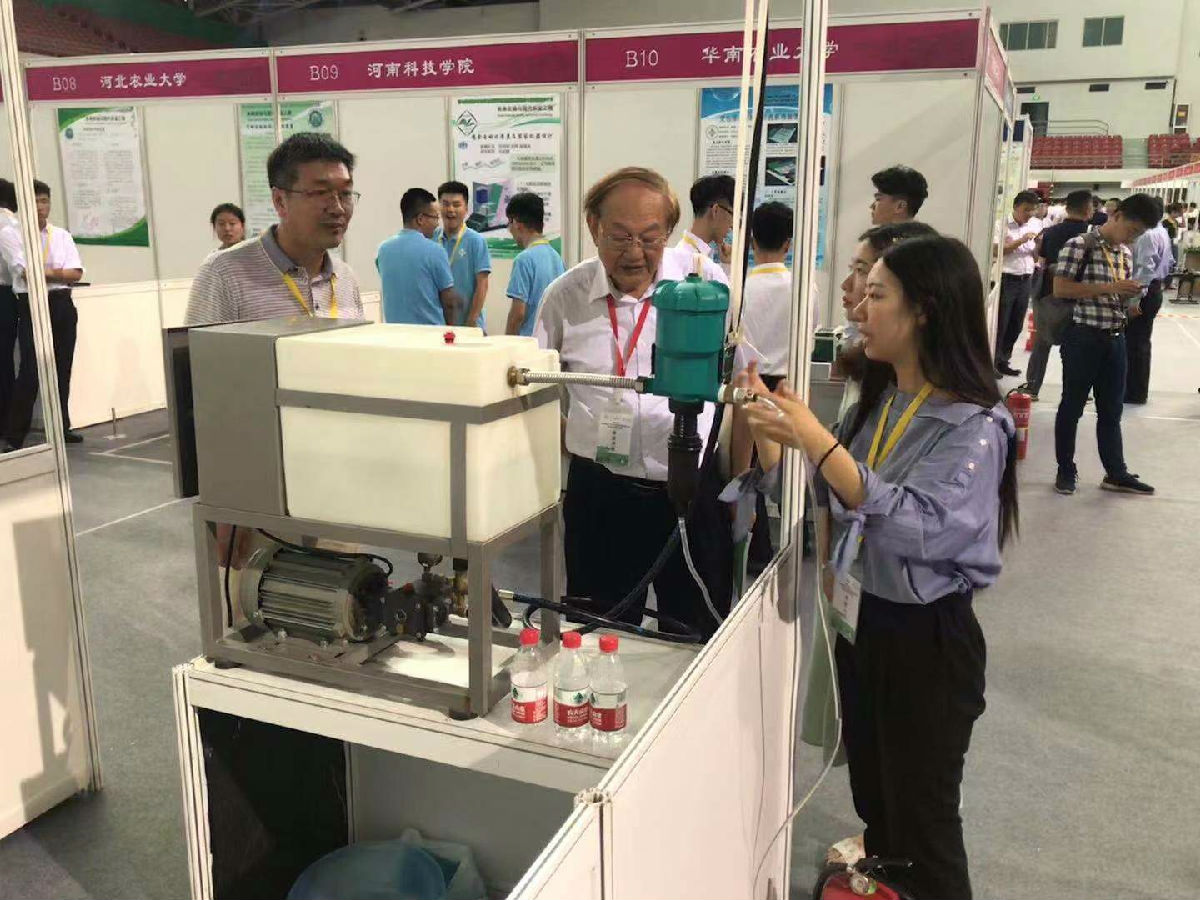 中国工程院 汪懋华 院士 现场指导化工公司的作品.jpg